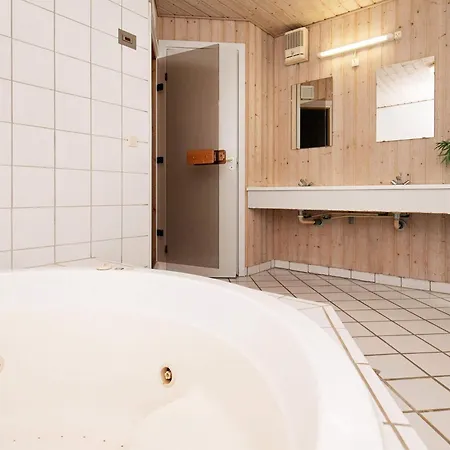 With Sauna, Whirlpool- Type1